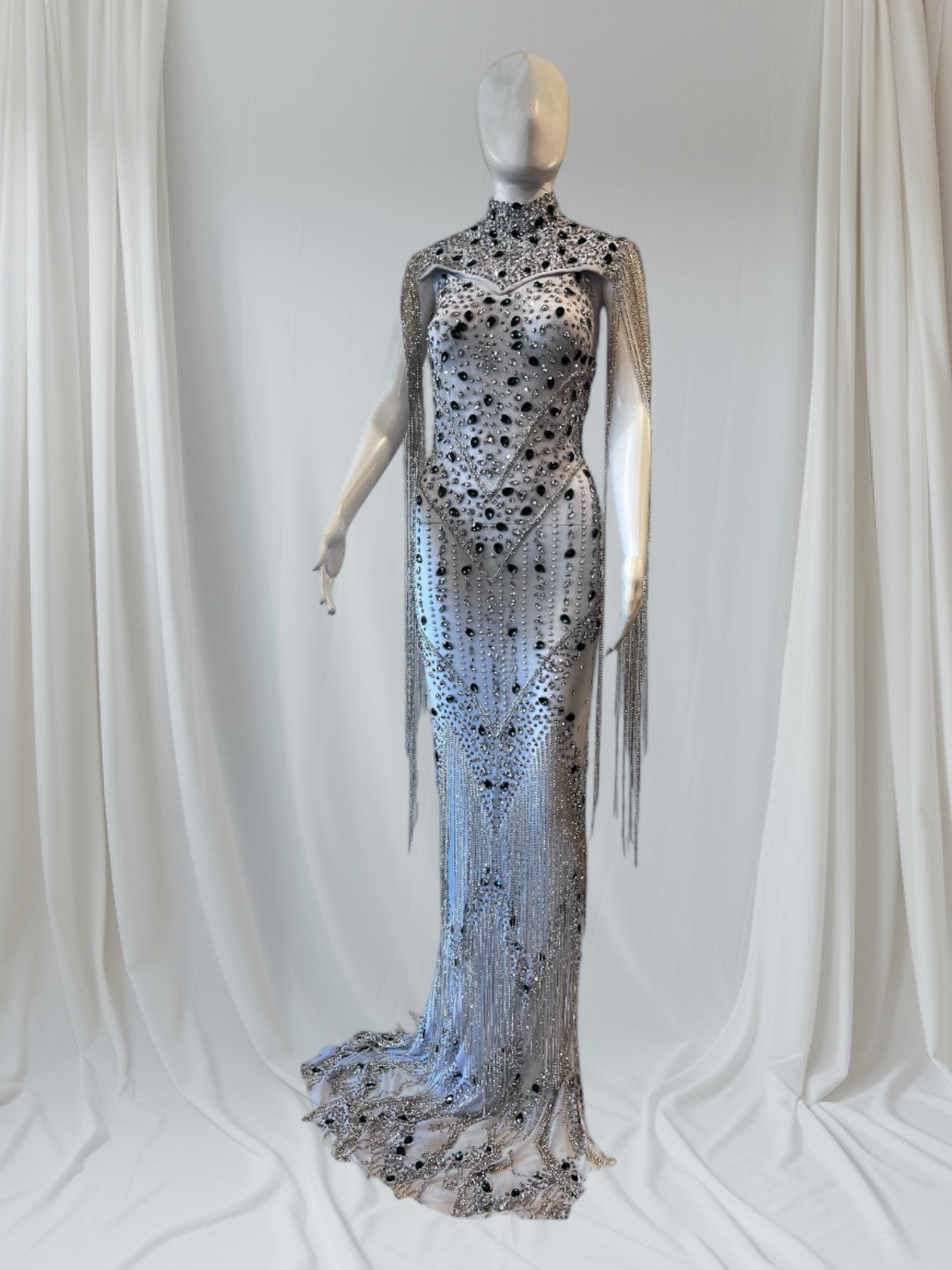 L’Émeraude Céleste-The Celestial Emerald